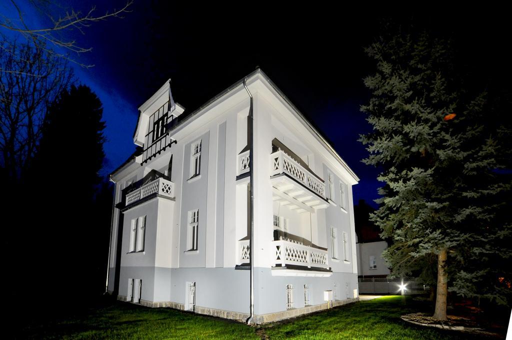 Villa Cervi Cieplice Jelenia Gora Exterior photo